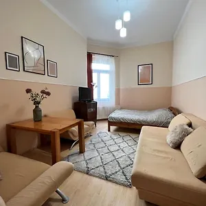https://old-town-apartment-szeged.szeged-hotels.com